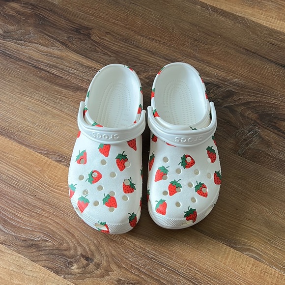 CROCS Shoes - Strawberry Crocs